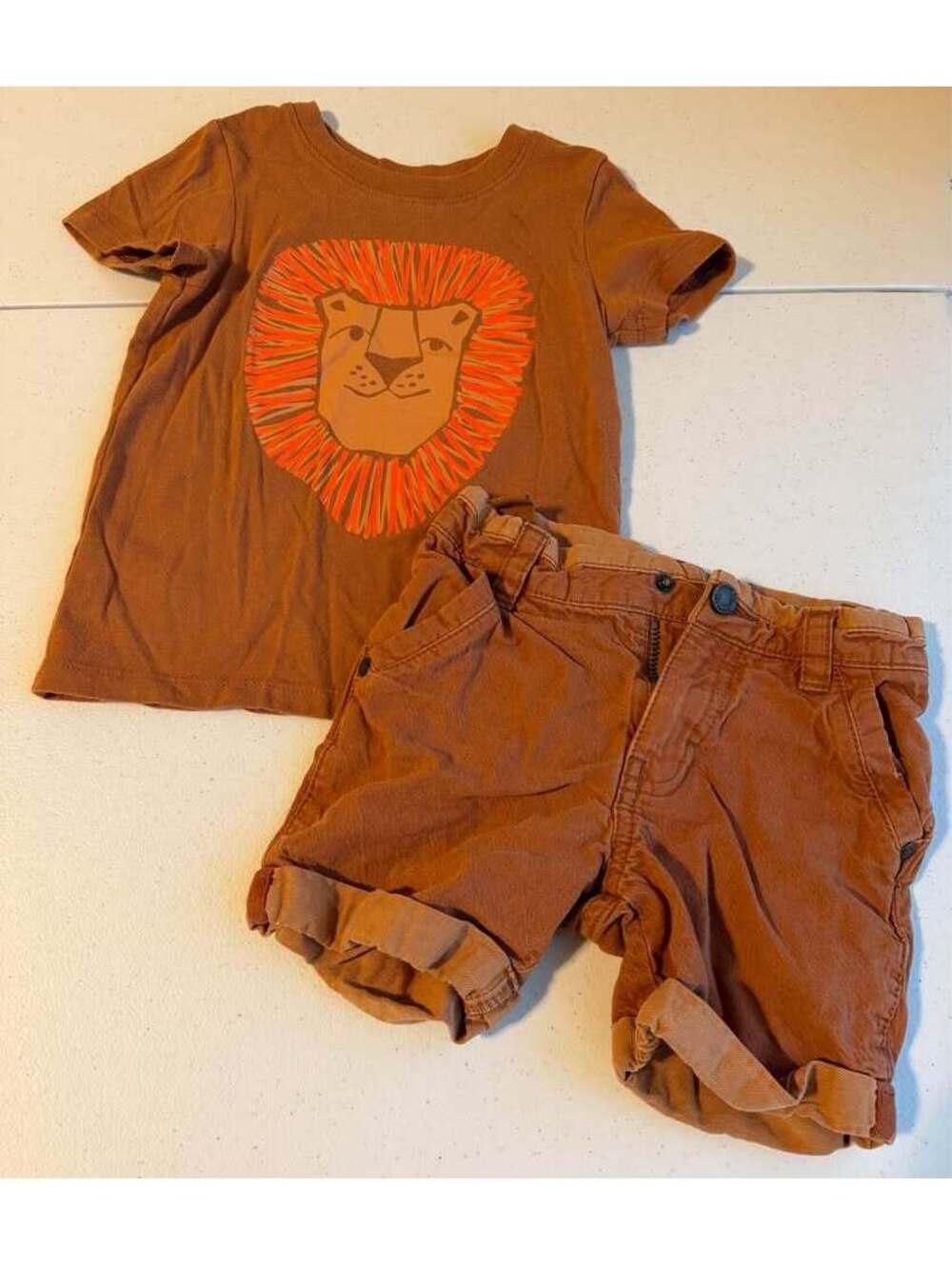 Genuine Kids from OshKosh 2T Lion T-Shirt and Shorts Set